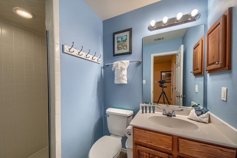 Bathroom 5, Ww E202 Schlitterbob Hideaway 3 Bedroom Condo by RedAwning, Comal