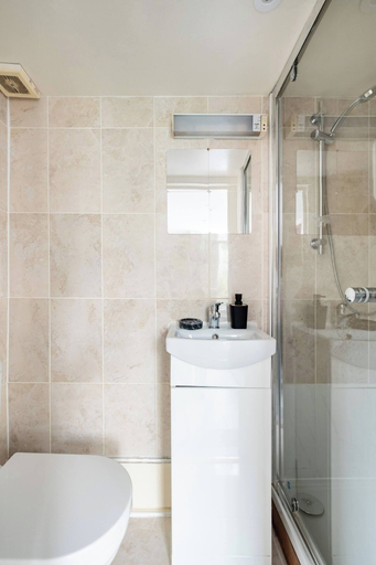 Bathroom, West Oasis - Escape From Chaos, London