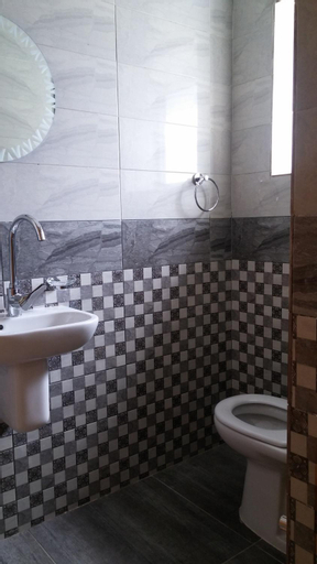 Bathroom 13