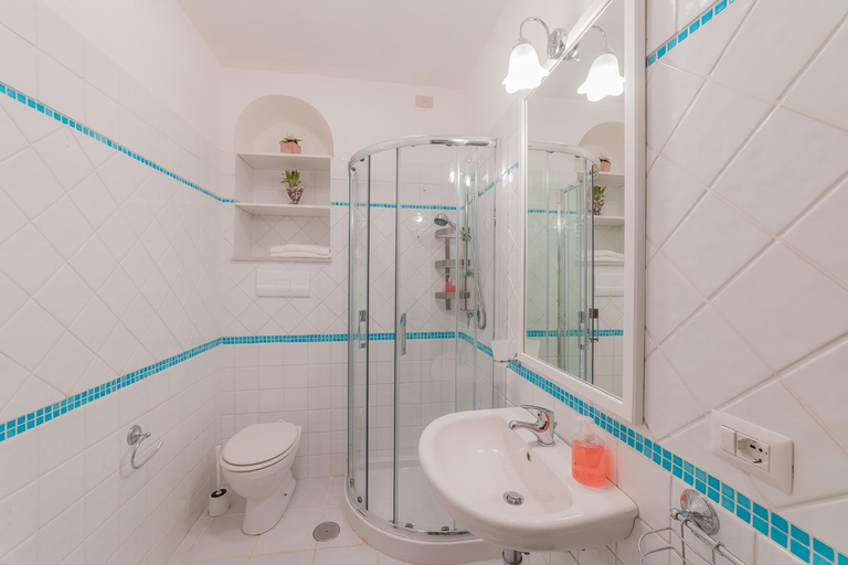 Bathroom 5, Mimì B&B, Salerno