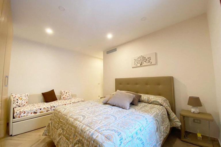 Room 4, Modern and Cozy Home at 200 Meters to the Beach, Salerno