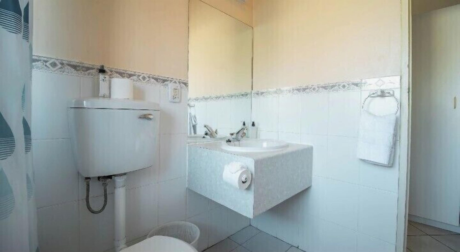 Bathroom 3, Broadway Guesthouse, City of Cape Town