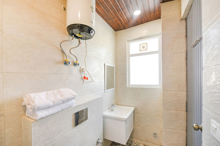 Bathroom 2, Fabhotel The Premium Villa, Faridabad