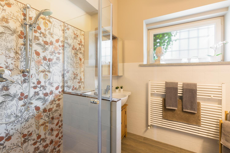 Bathroom 4, White Tail Organic Farm, Alessandria