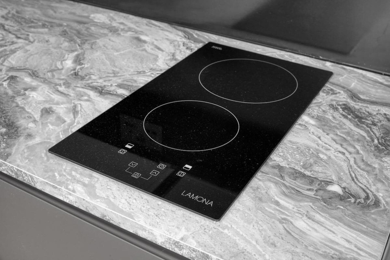 Others 5, Luxury Studio Flat in London, London
