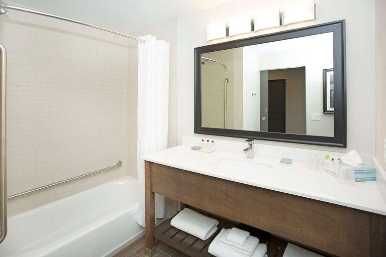 Bathroom 4, Wingate By Wyndham Calgary Airport, Division No. 6