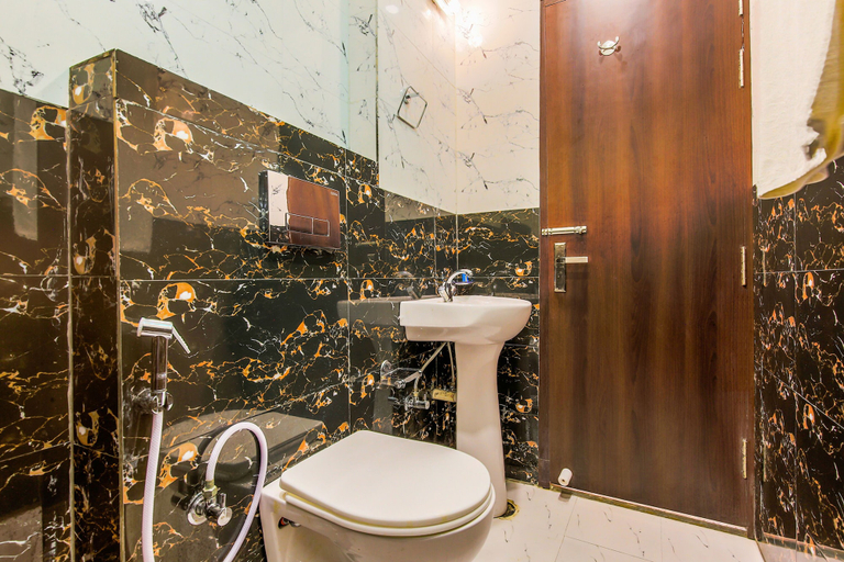 Bathroom 3, Fabhotel Prime Gananayak, Jalpaiguri