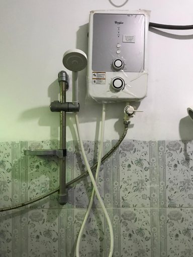 Bathroom 3, Sujatha Tourist Rest, Dambulla