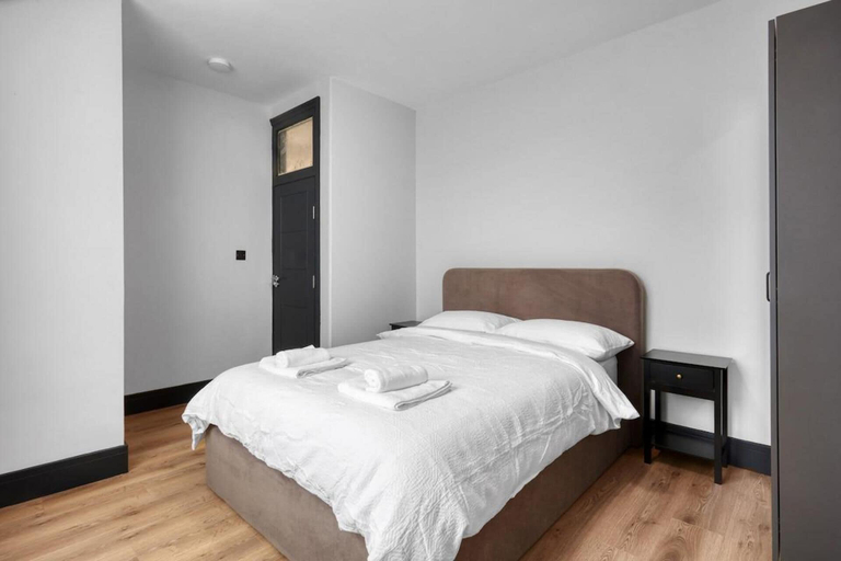 Bedroom 2, Luxury Studio Flat in London, London