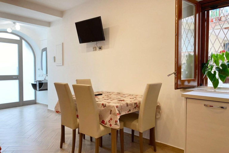 Dining 3, Modern and Cozy Home at 200 Meters to the Beach, Salerno