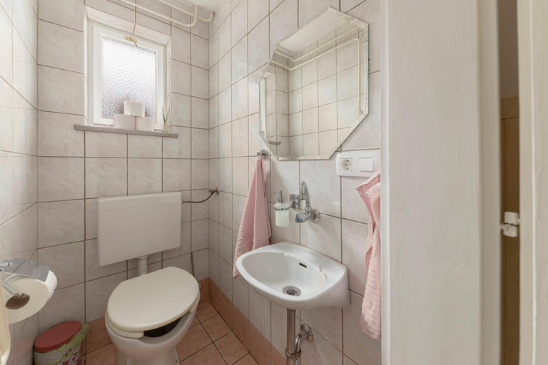 Bathroom 2, Vrtnarjeva hisa, The Gardener's Cottage, Radovljica