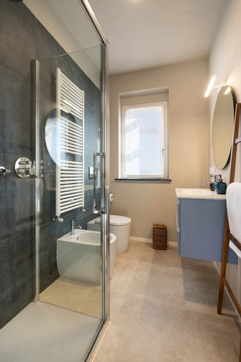 Bedroom 5, Borgo Isasco, Savona