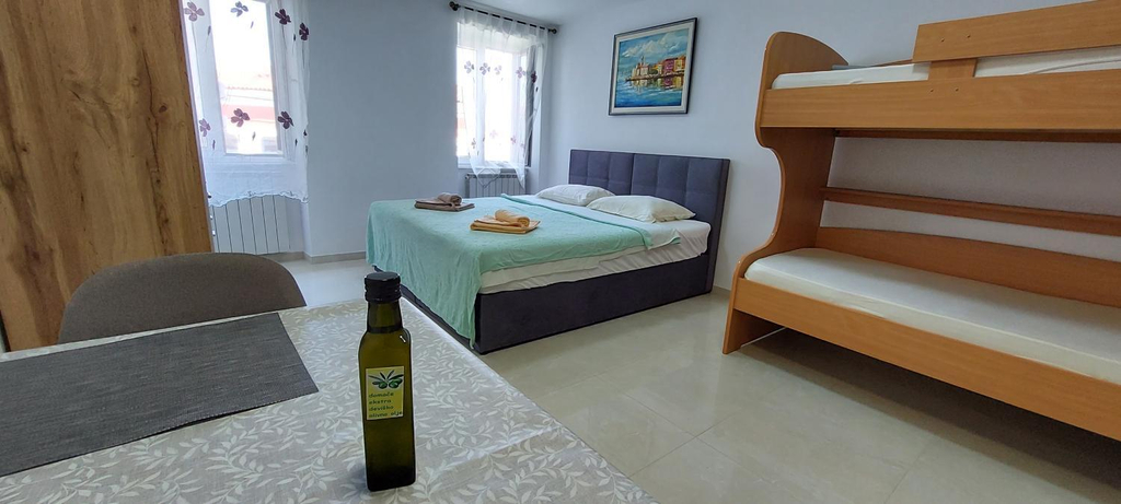 Others 5, Apartmaji JURCAN Izola, Izola