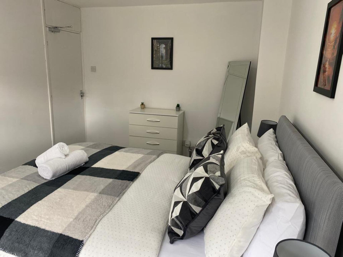 Room 2, 4BR Sleeps 9 With Garden and Parking, Birmingham