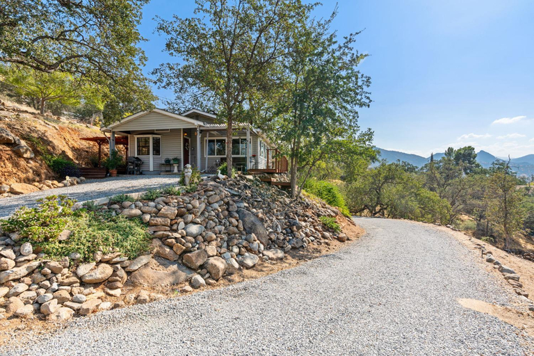 Others 2, Views, Hot Tub, Outdoor Shower, 15m from Sequoia, Tulare