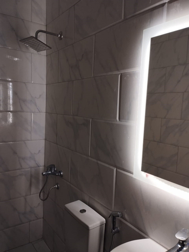 Bathroom 4, Richmond Down Town, Qasr an-Nil