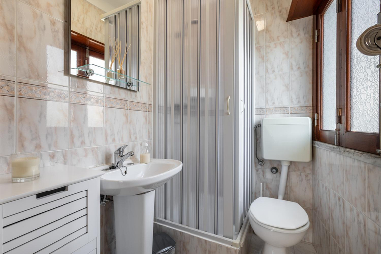 Bathroom 2, Carepa Suites -Nazare, Steps from the Beach, Nazaré