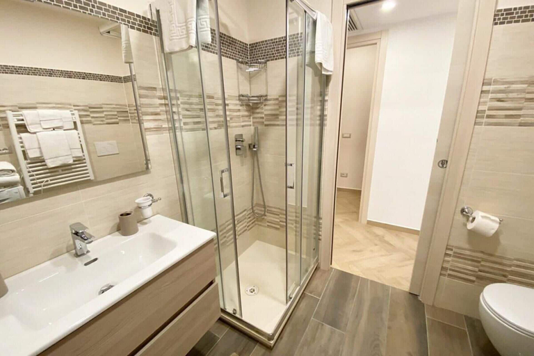 Bathroom 5, Modern and Cozy Home at 200 Meters to the Beach, Salerno