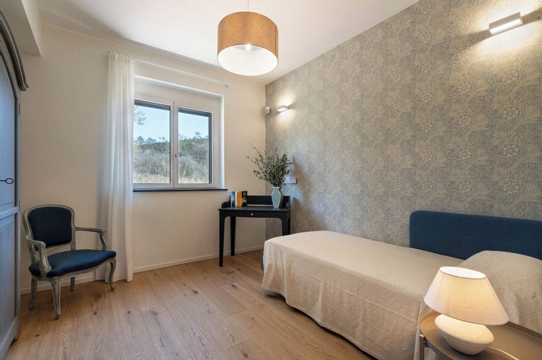 Bedroom 4, Borgo Isasco, Savona