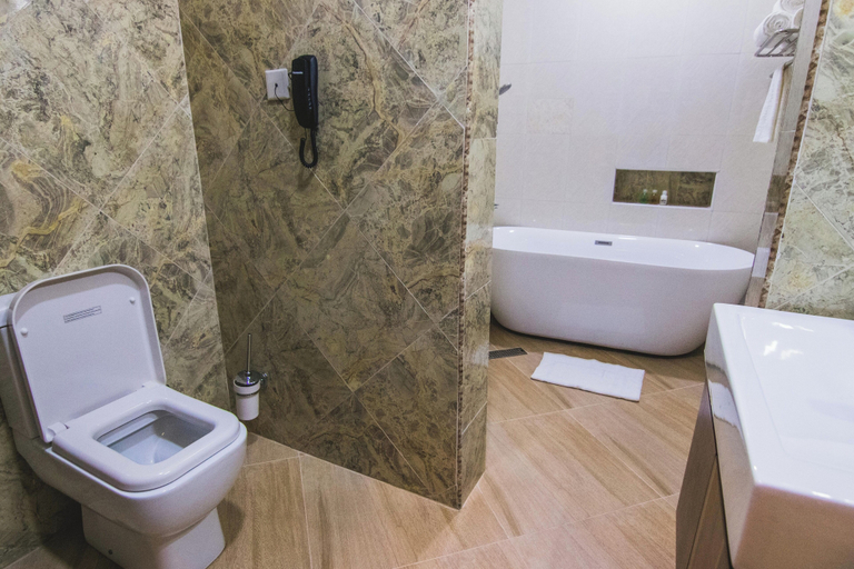 Bathroom 5, Bon Hotel Imperial, AbujaMun