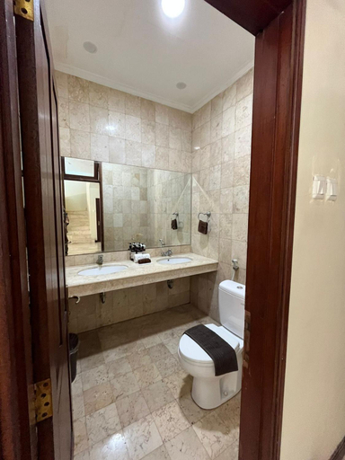 Bathroom 3, KUTA - 4BR Villa with Private XL Pool, Badung