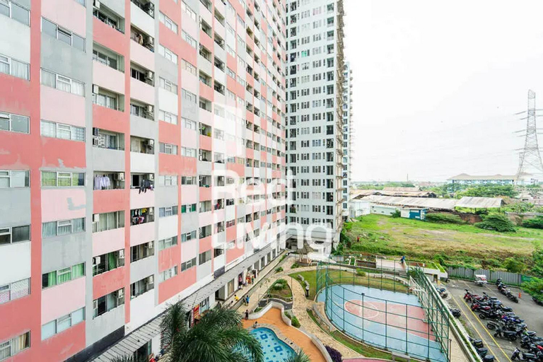 Exterior & Views 27