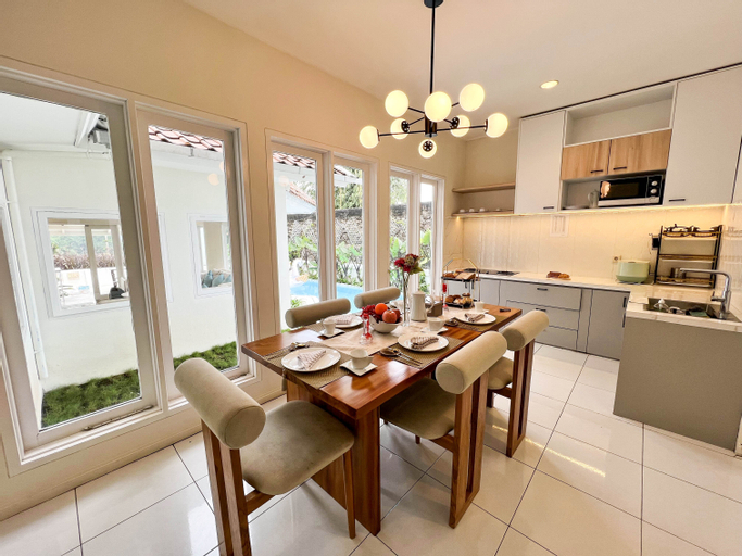 Dining Room 17