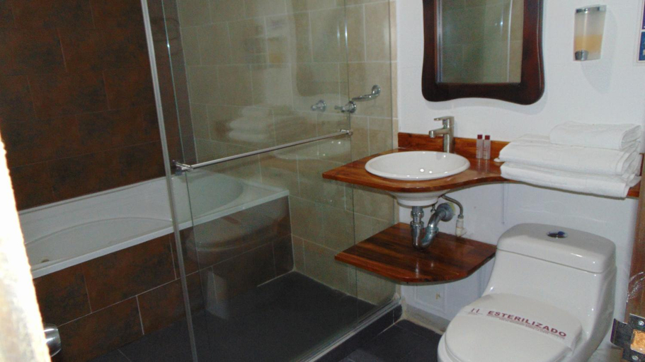 Bathroom 3, Finca Hotel La Quinta Porra, Calarcá