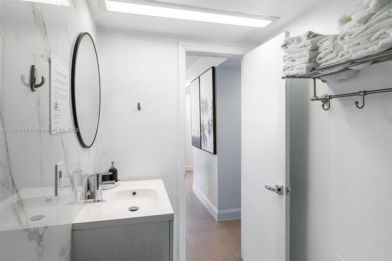Bedroom 3, 11th - Seven Heaven Miami- Unforgettable Ocean Front- Free Parking, Miami-Dade