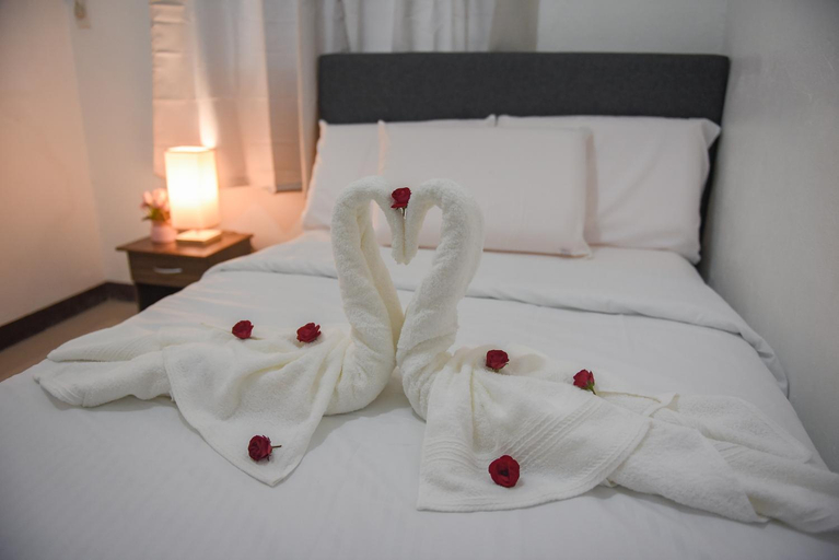 Others 3, Whitehaus BnB, Bais City