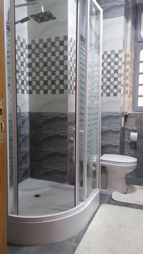 Bathroom 12