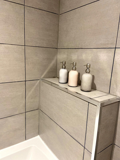 Bathroom 2, Inviting 3-bed Apartment in London, London