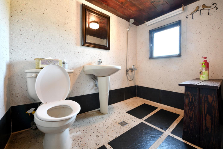 Bathroom 3, Winsor's Han-Guan (Wensha Bao Hanguan), New Taipei City