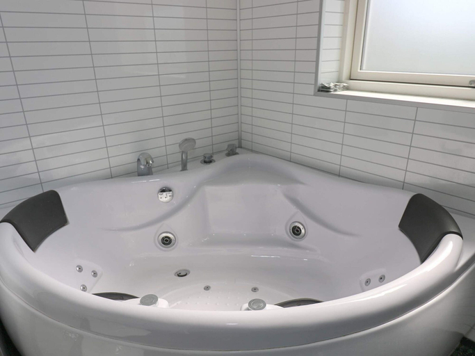 Bathroom 2, Spacious Retreat With Whirlpool - By Traum Ferienwohnungen, Mariagerfjord