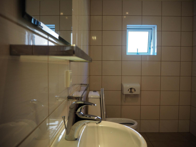 Bathroom 4, Kast Guesthouse, Snæfellsbær
