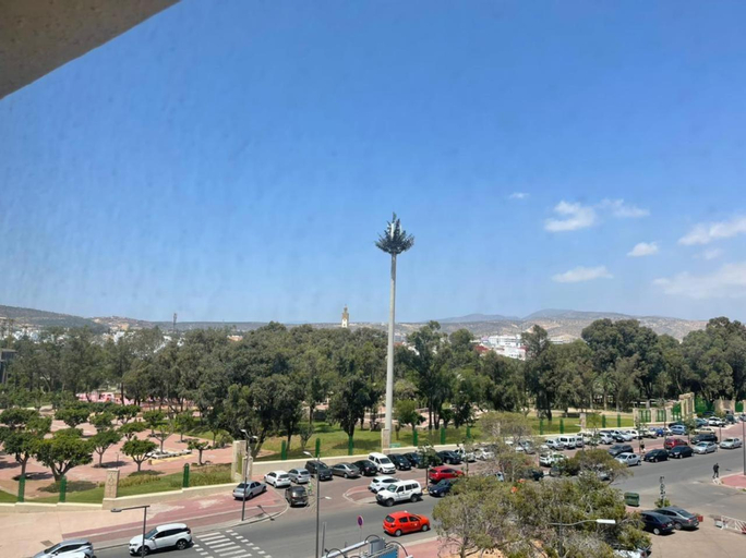 Cosy appartement au super centre ville avec vue partielle sur le parc, Agadir-Ida ou Tanane