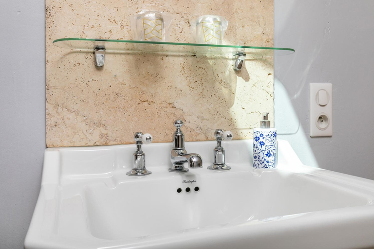 Bathroom 5, Domaine de Rambeau, Lot-et-Garonne