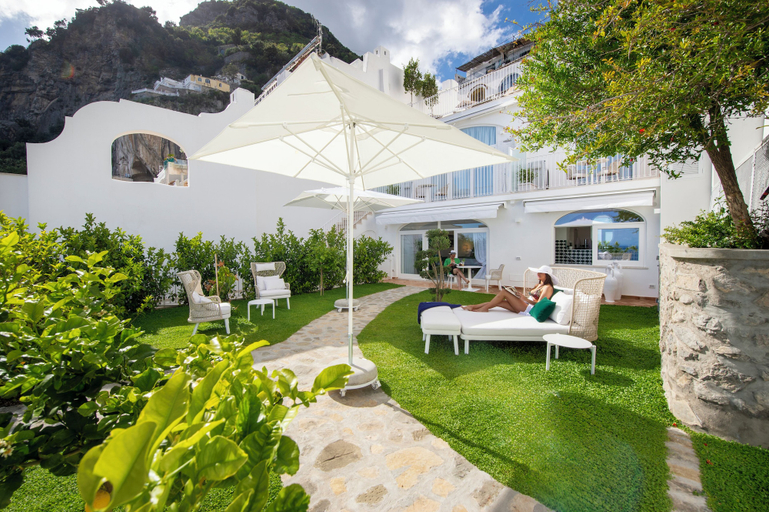 Exterior & Views 2, Villa Francesco Luxury Suites, Salerno