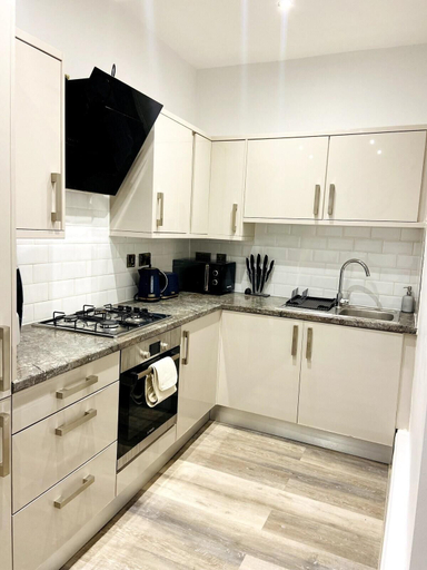 Others 4, Inviting 3-bed Apartment in London, London
