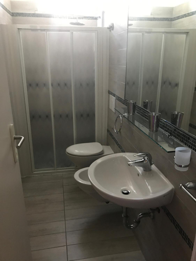 Bathroom 3, Hotel Nascente, Rimini