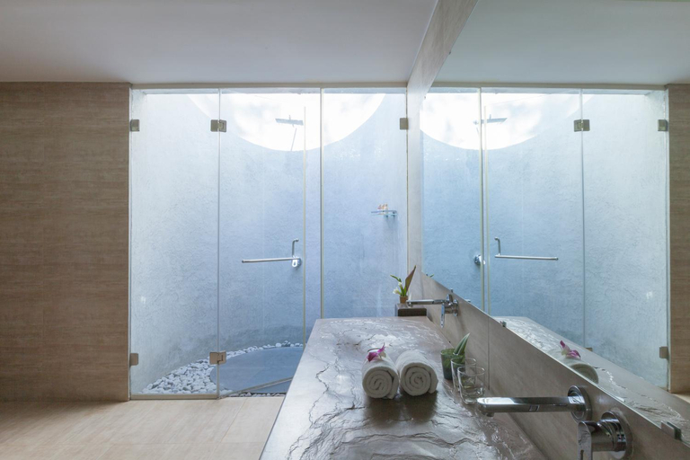 Bathroom 5, Java Rain Resort, Chikmagalur