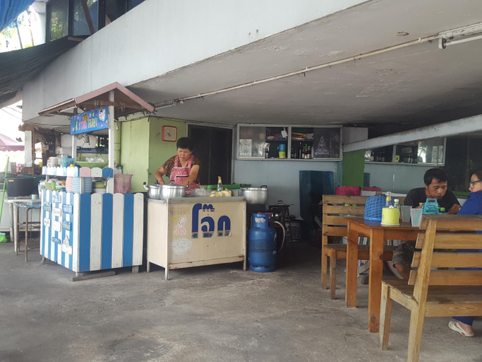 Food & Drinks 4, Bangsaen Royal Beach by Preyaluk, Muang Chon Buri