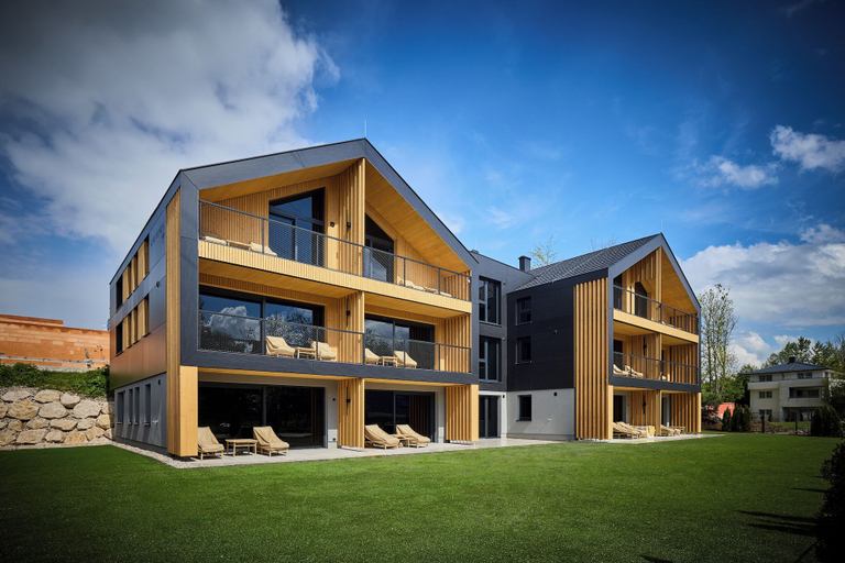 Exterior & Views