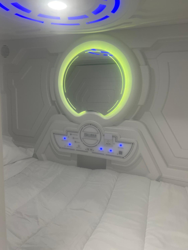 Others 3, Limin Hostel Capsules, Valencia