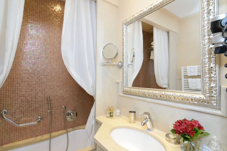 Bathroom 5, Hotel Le Isole, Venezia