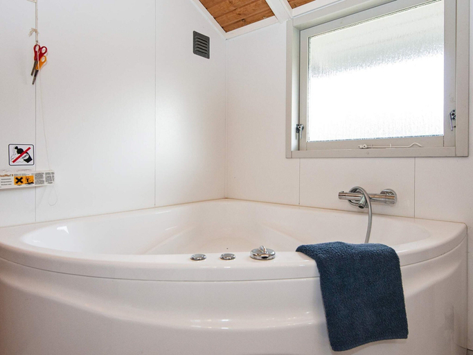 Bathroom 3, 4 Star Holiday Home in Juelsminde, Hedensted