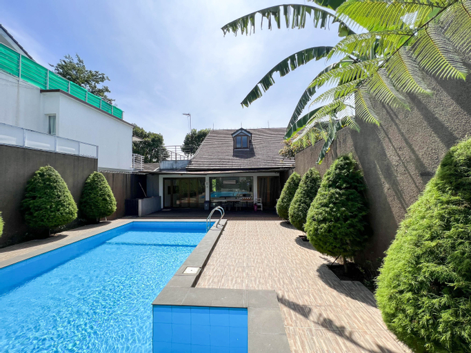 Sport & Beauty 2, Villa Dago Bandung Family Only (Amethyst PG-28) With Private Pool, Bandung