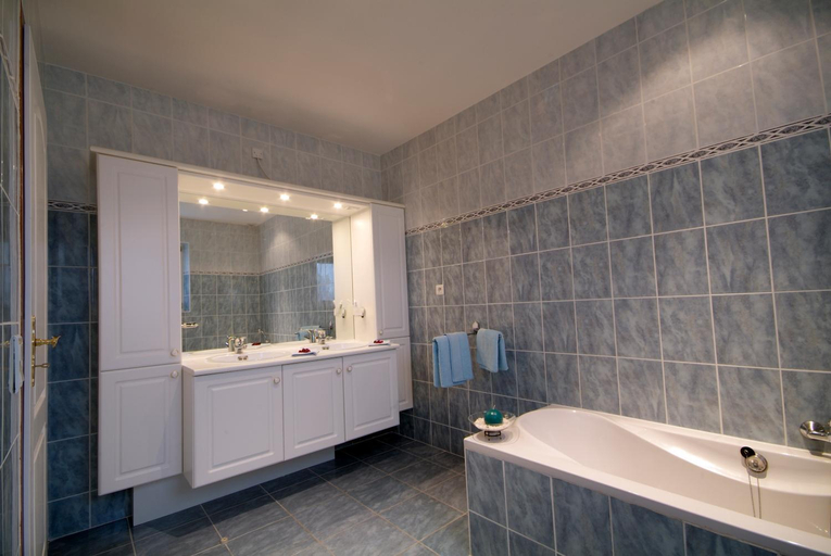 Bathroom 4, Domaine Le Clos des Oliviers, Var