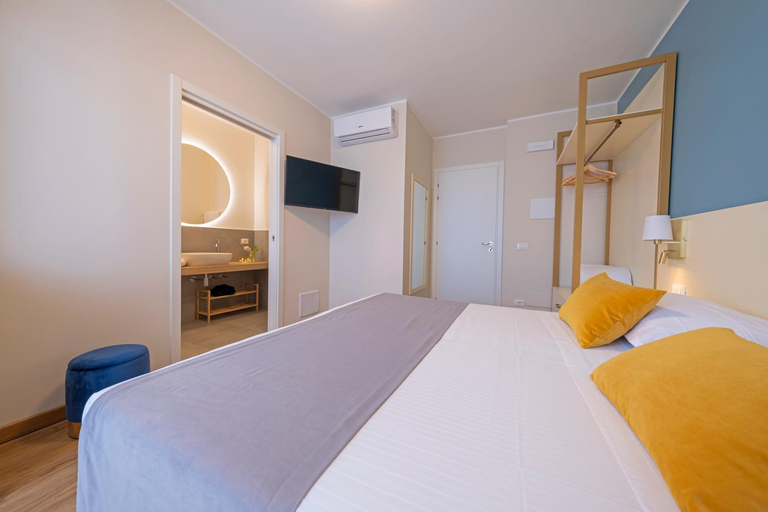 Others 4, Rooms ai Poggi, Verona