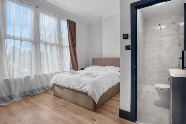 Bedroom 2, Luxury Studio in London, London